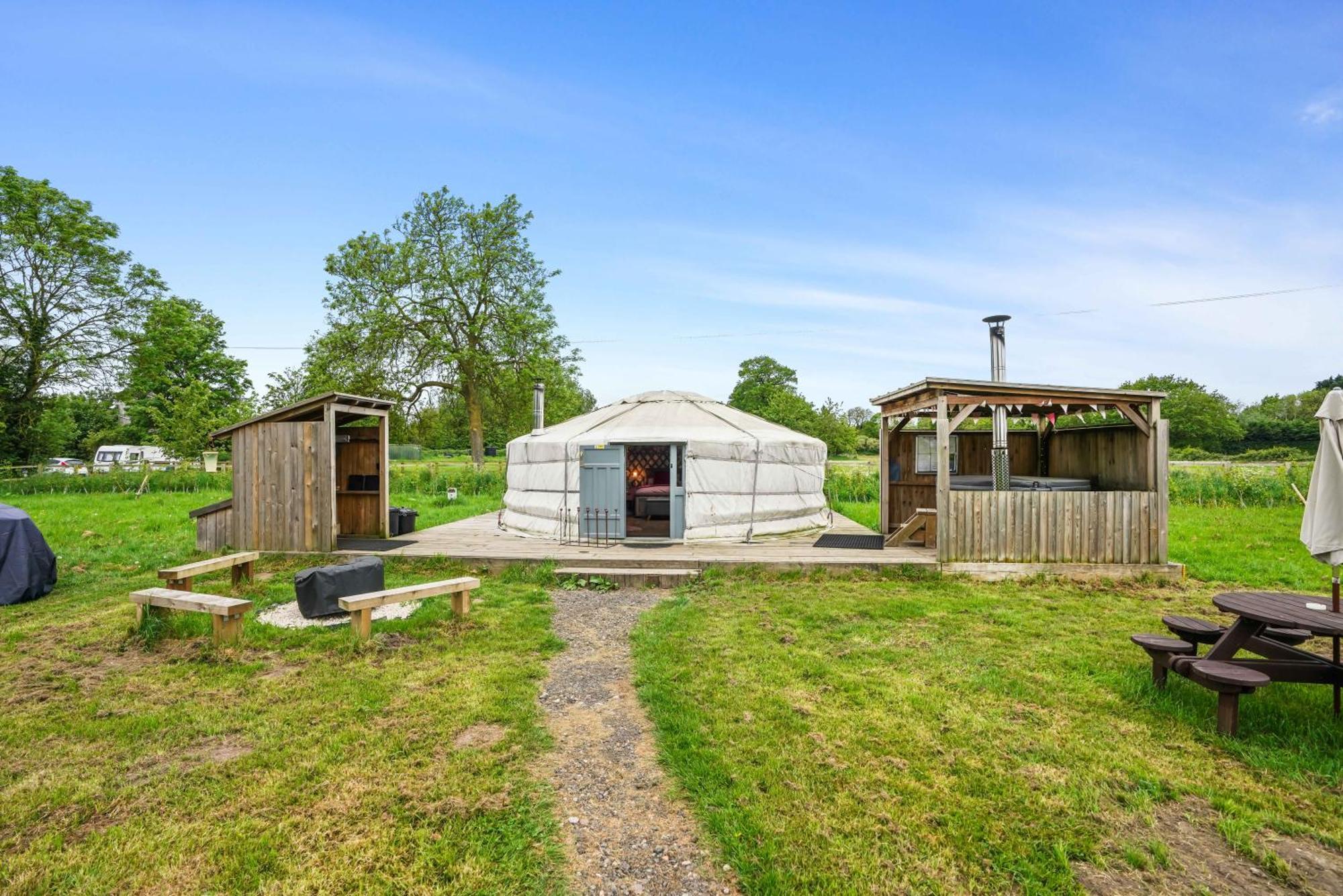 Glamp And Tipple Ltd Hotel Great Ellingham Exterior photo