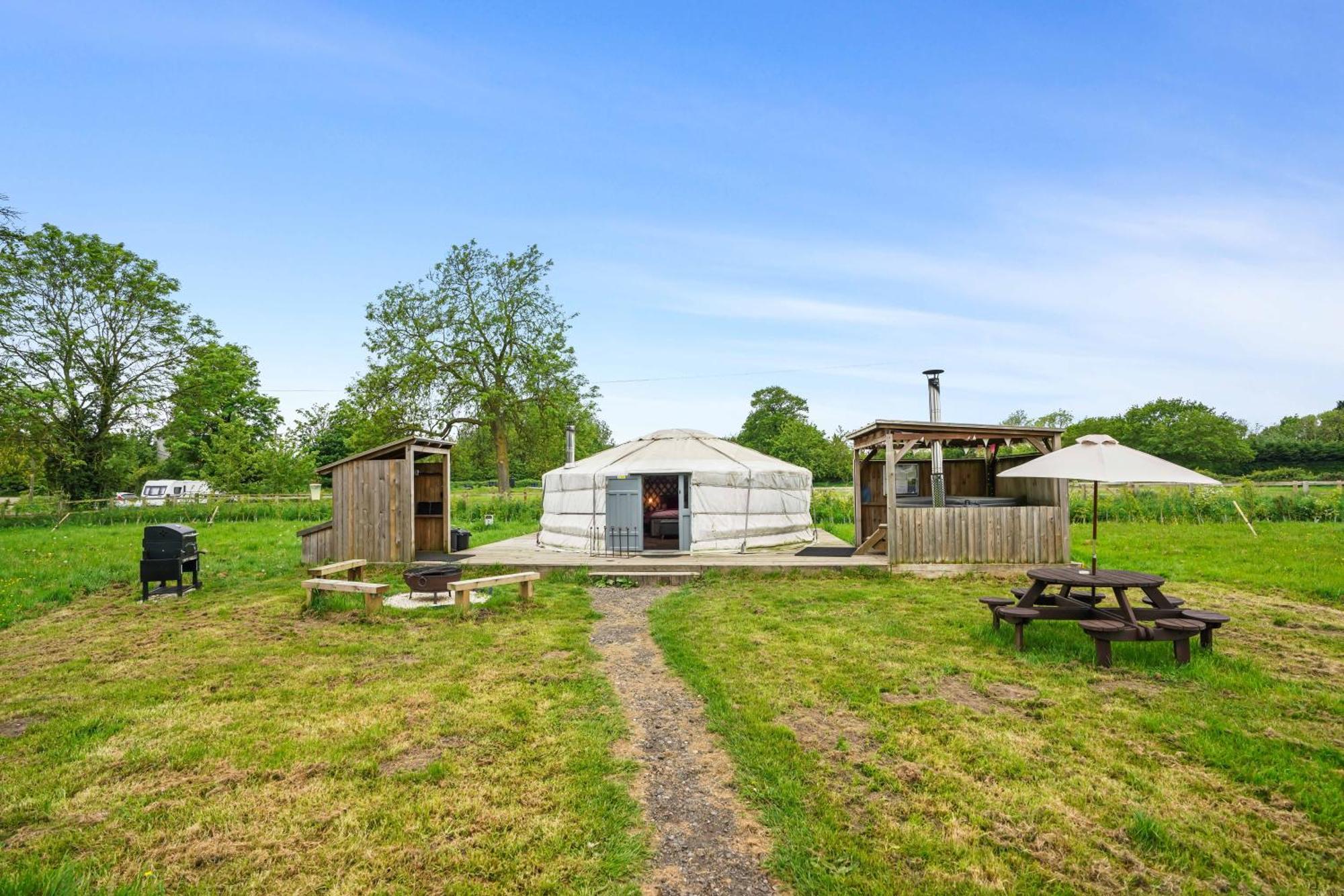 Glamp And Tipple Ltd Hotel Great Ellingham Exterior photo