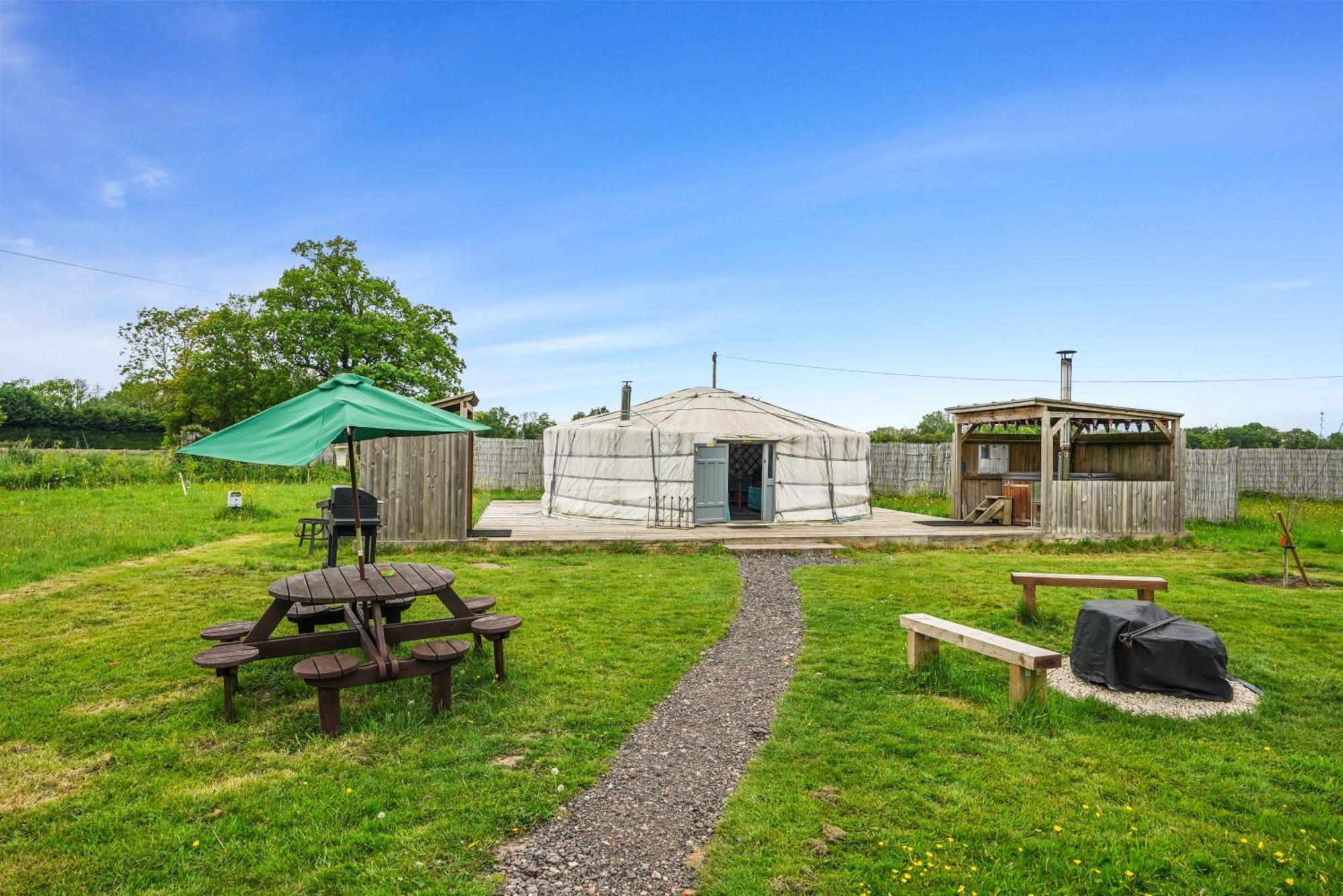 Glamp And Tipple Ltd Hotel Great Ellingham Exterior photo