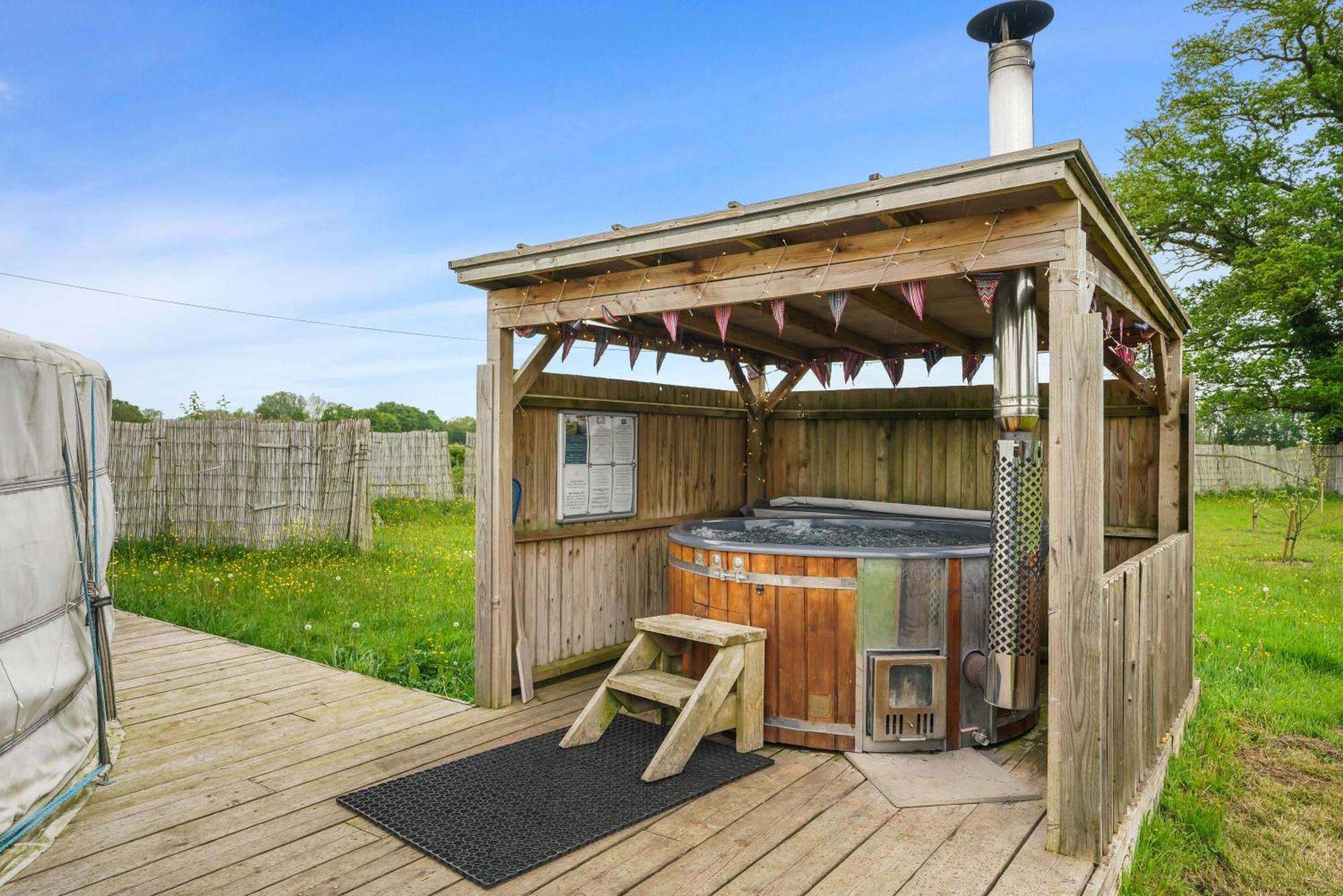 Glamp And Tipple Ltd Hotel Great Ellingham Exterior photo